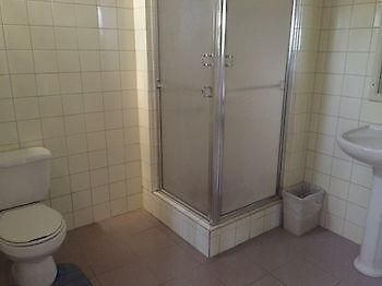 Hillside Apartments Кингстаун Екстериор снимка