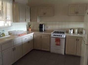 Hillside Apartments Кингстаун Екстериор снимка